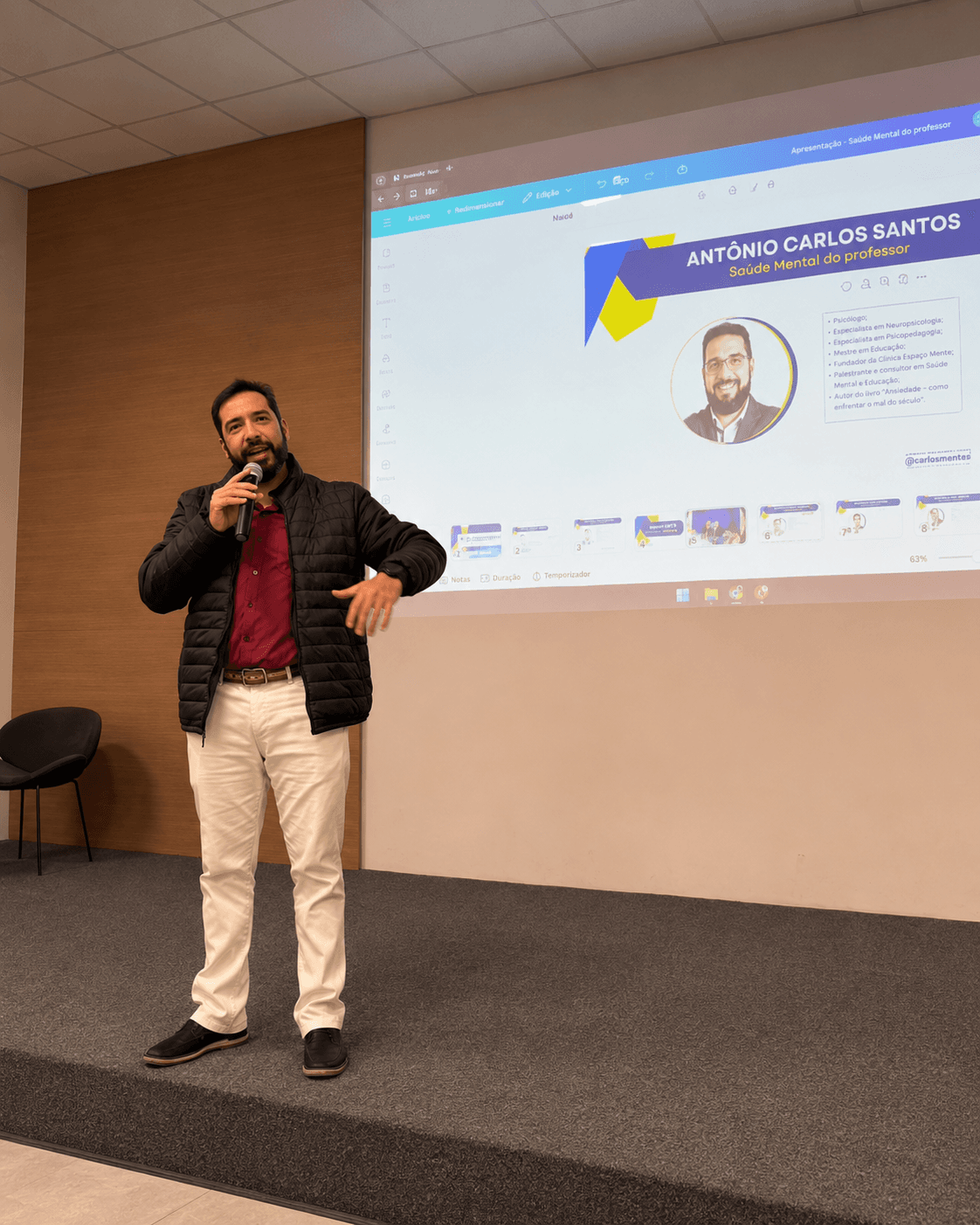 Dom Antônio Carlos em apresentação sobre saúde mental do professor.